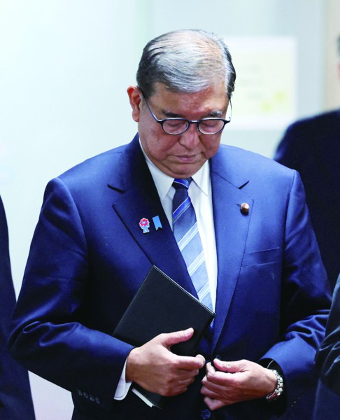 7月23日,日本首相石破茂在东京与自民党高层举行会谈后与媒体见面